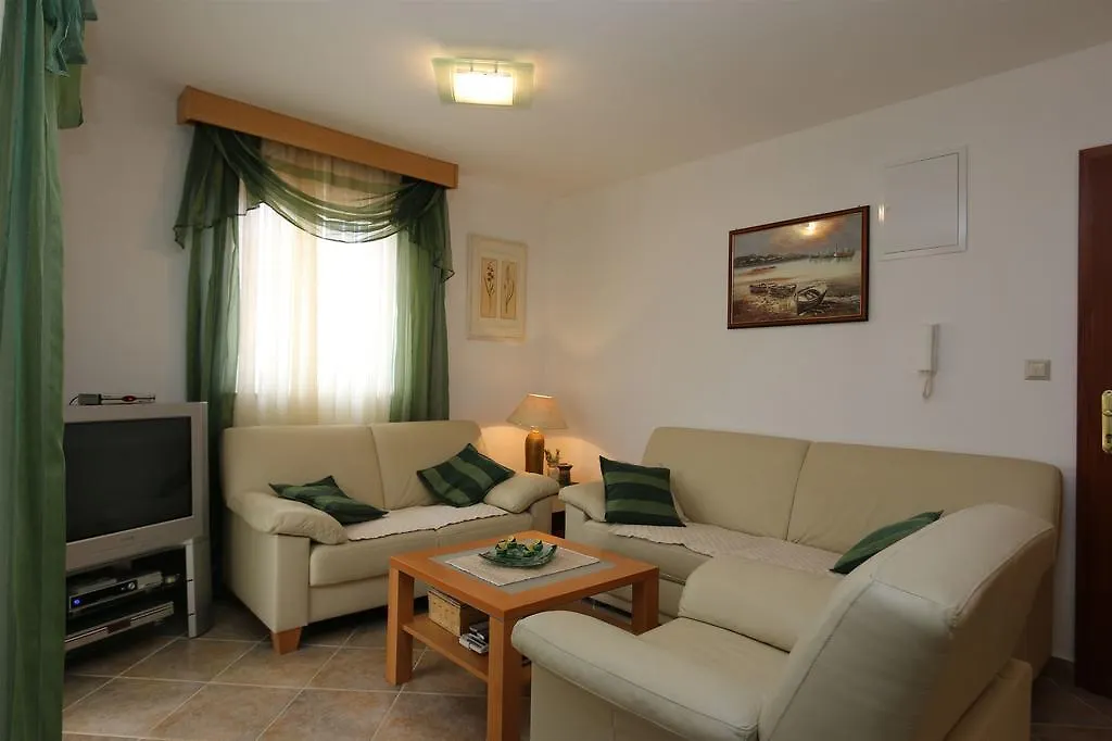 Apartment Bensak Klimno Croatia